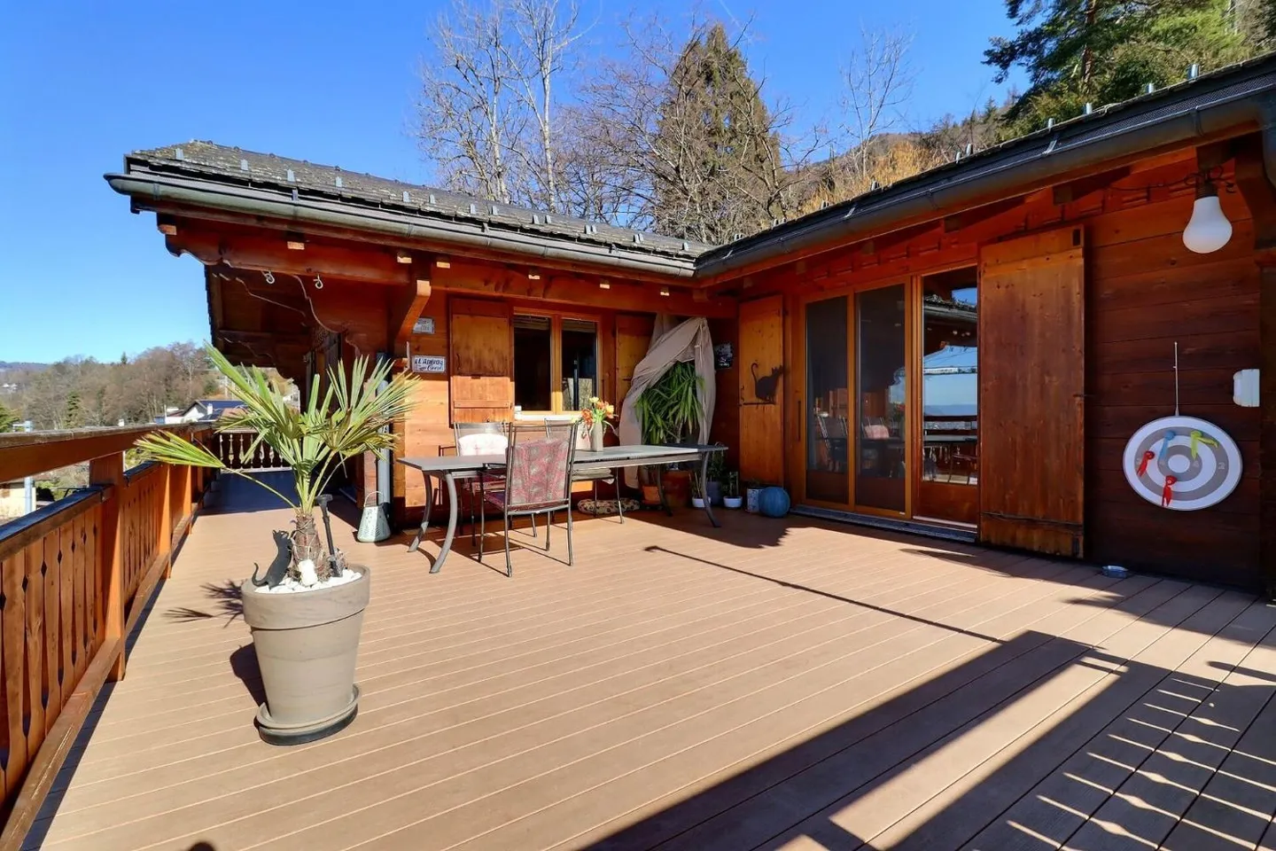 Magnificent Chalet with a View of the Lake and the Mountains - Photo 1 of 9