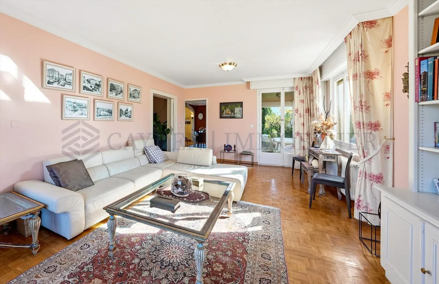 Einzelvilla mit 6 Zimmern in Wohngebiet - Foto 1 von 12