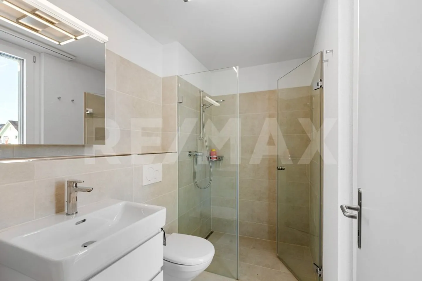 Newly built 5.5-room semi-detached house in a quiet location - Photo 11 of 13