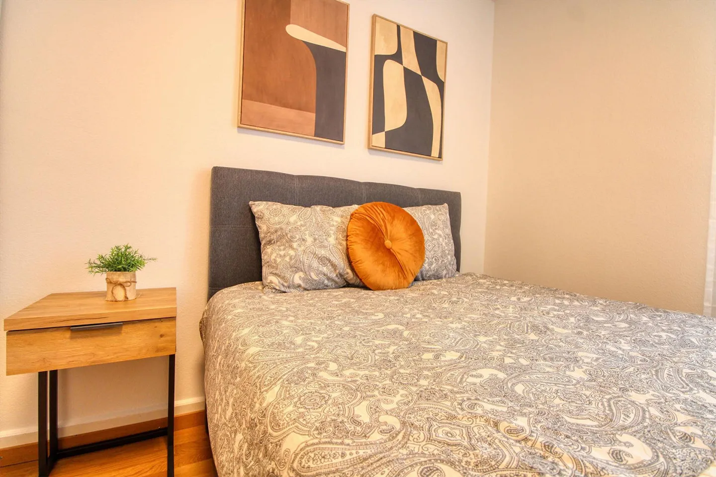 Il tuo coliving elegante nel vivace quartiere Höngg di Zurigo - Foto 2 di 13