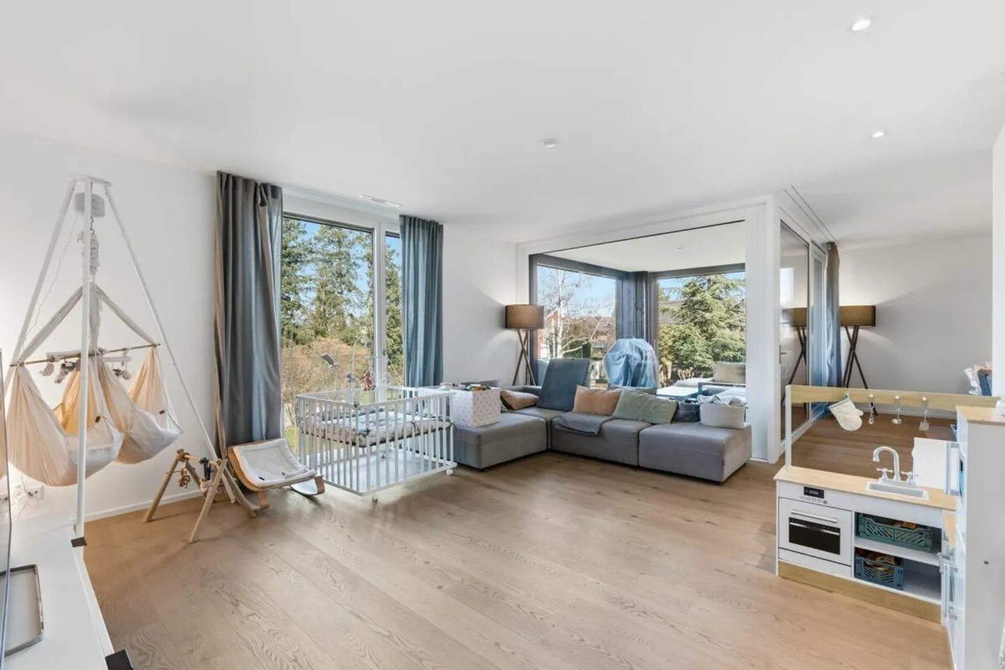 Newly built, light-flooded 4.5 room apartment with loggia and comfort... - Photo 3 of 12