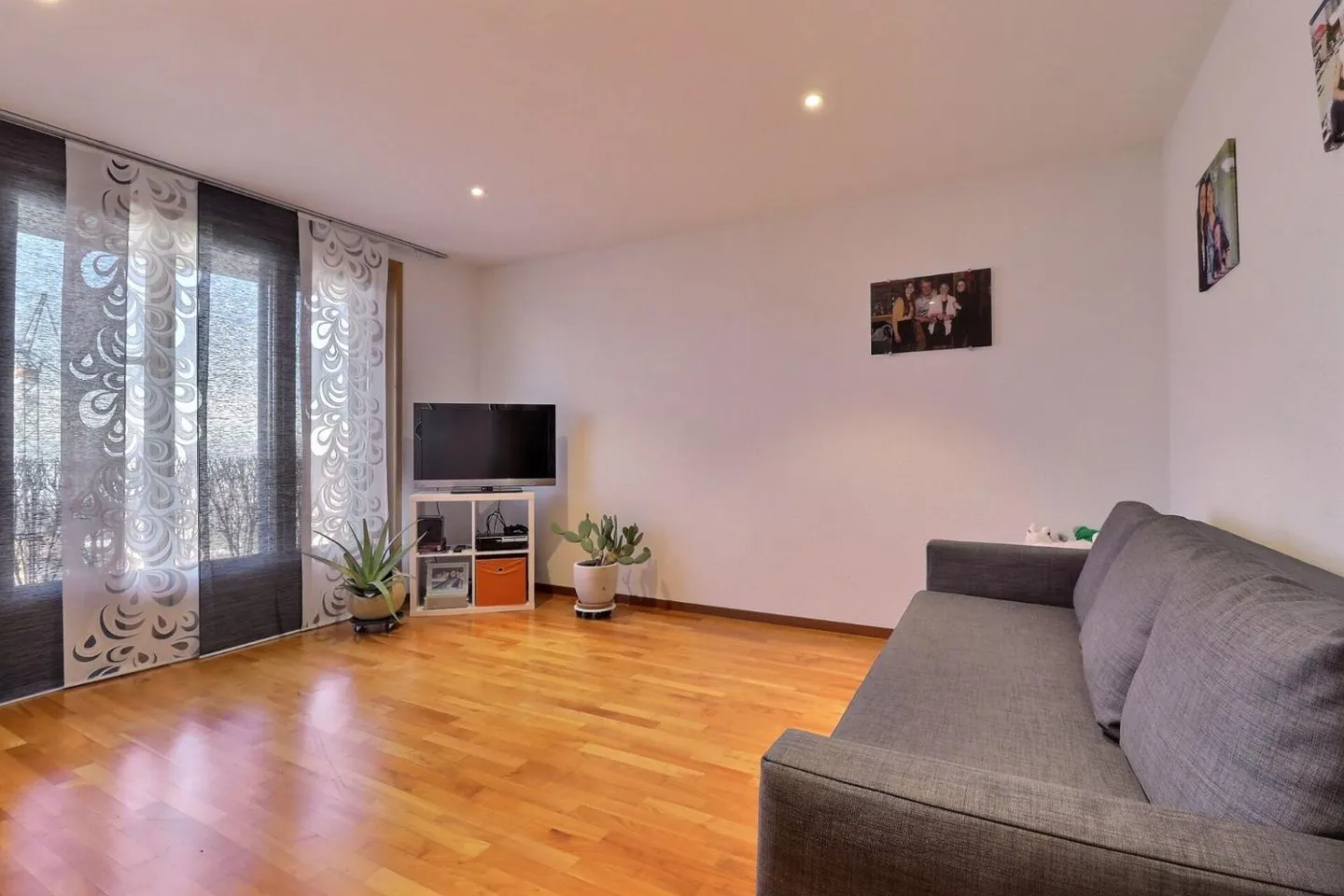 Magnificent Chalet with a View of the Lake and the Mountains - Photo 9 of 9