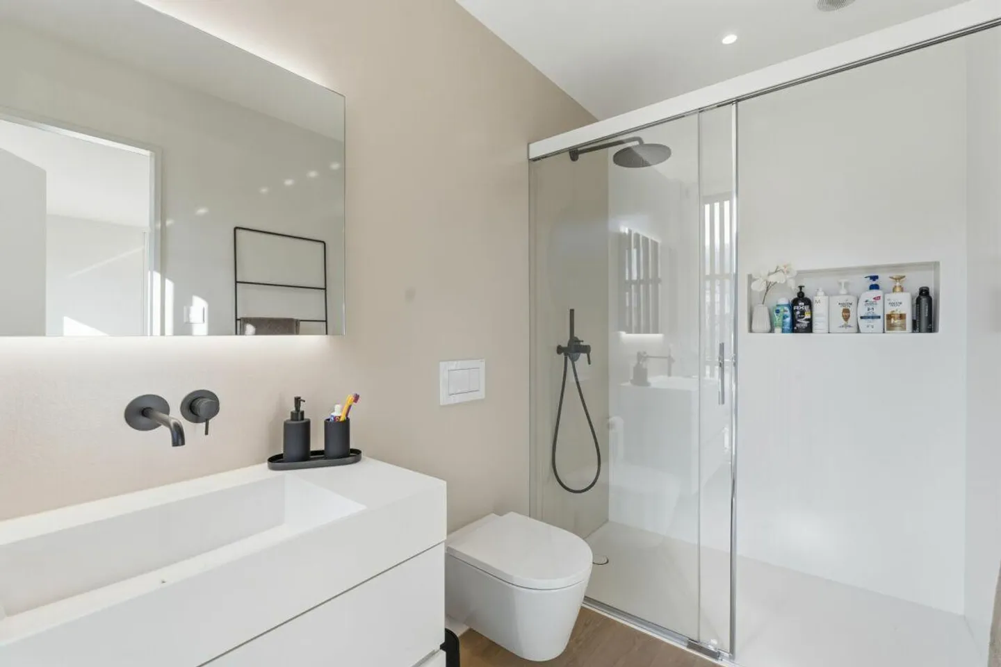 Newly built, light-flooded 4.5 room apartment with loggia and comfort... - Photo 9 of 12