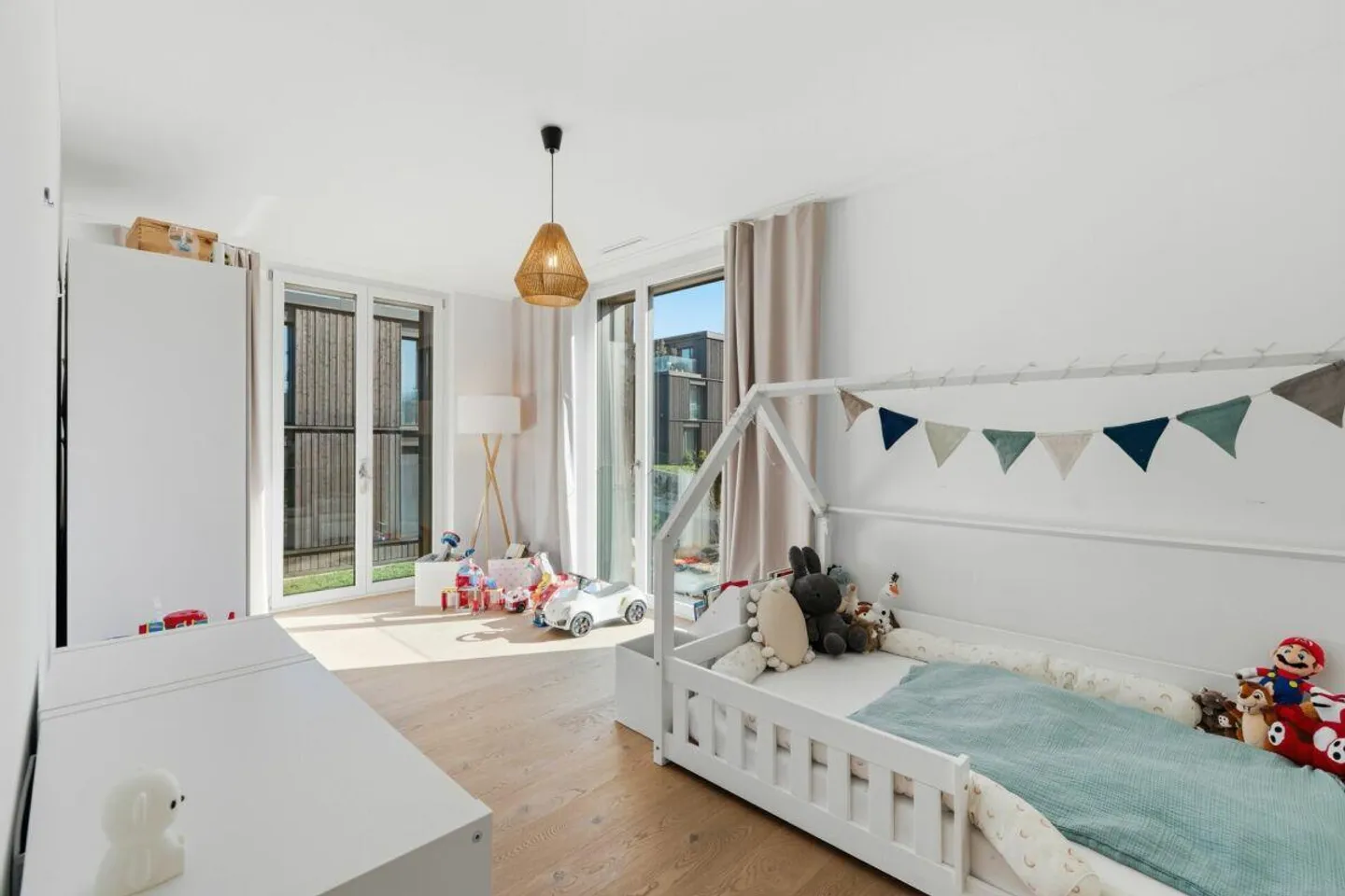 Newly built, light-flooded 4.5 room apartment with loggia and comfort... - Photo 7 of 12