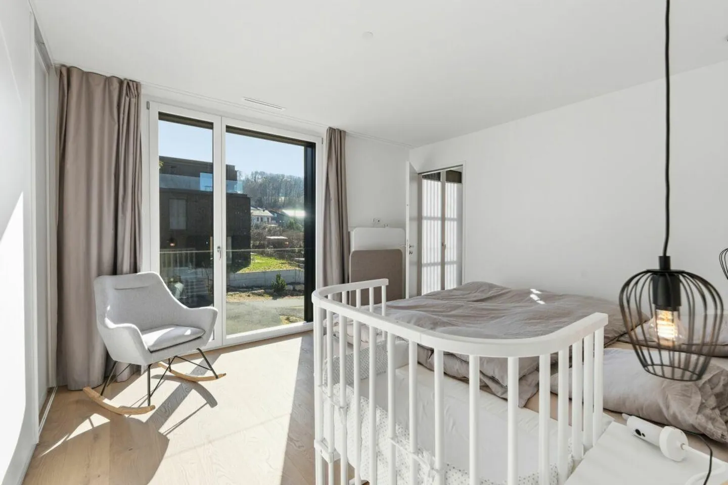 Newly built, light-flooded 4.5 room apartment with loggia and comfort... - Photo 8 of 12