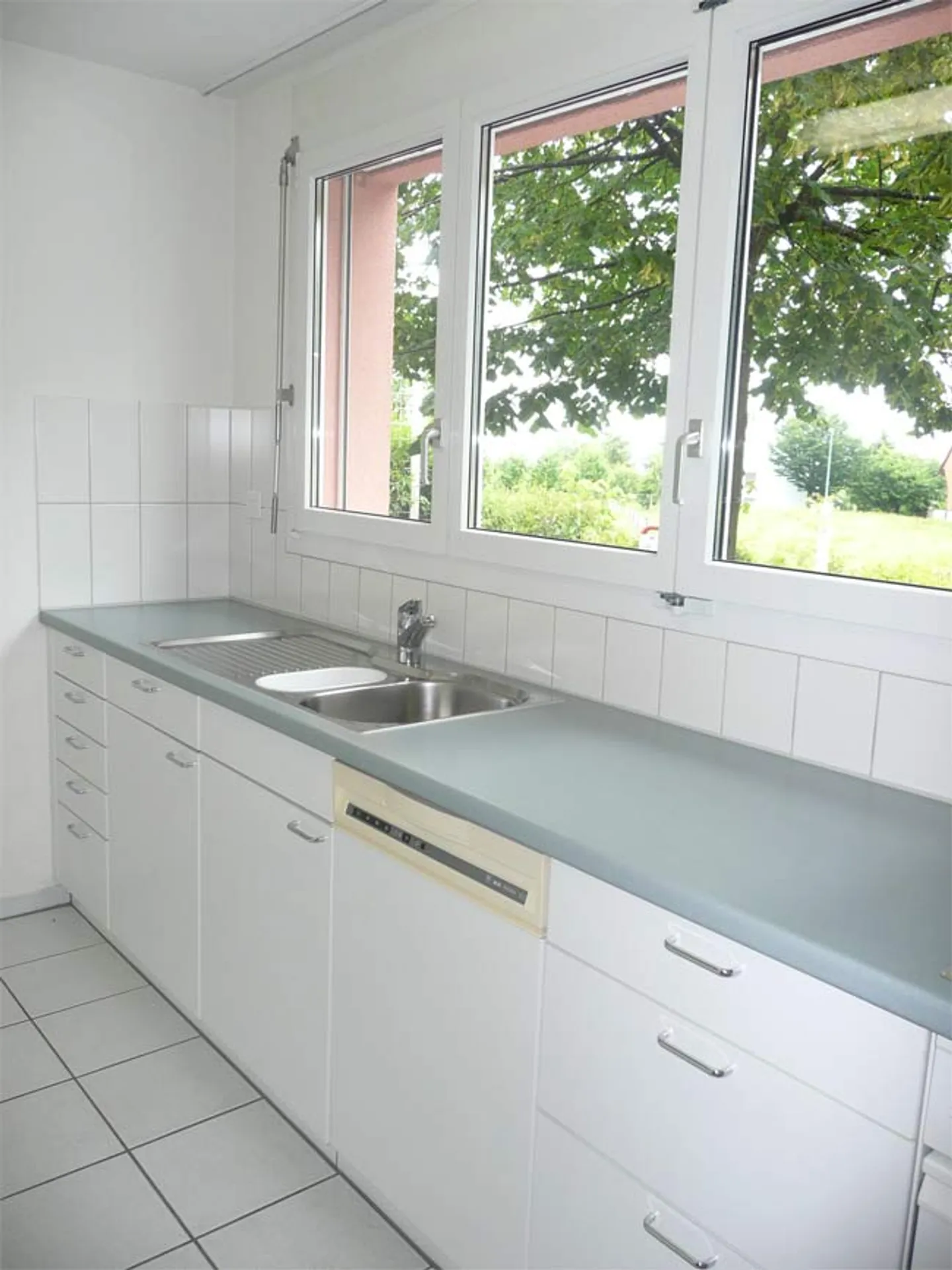 Spacious 4.5-Room Apartment - Photo 1 of 4