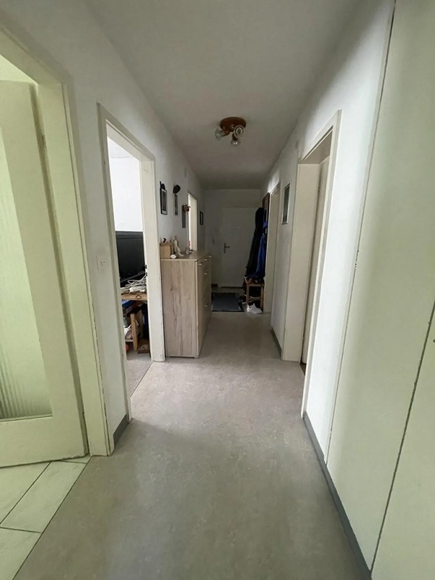 Un buon appartamento di 3 stanze arredato semplicemente a Uster - Foto 4 di 5