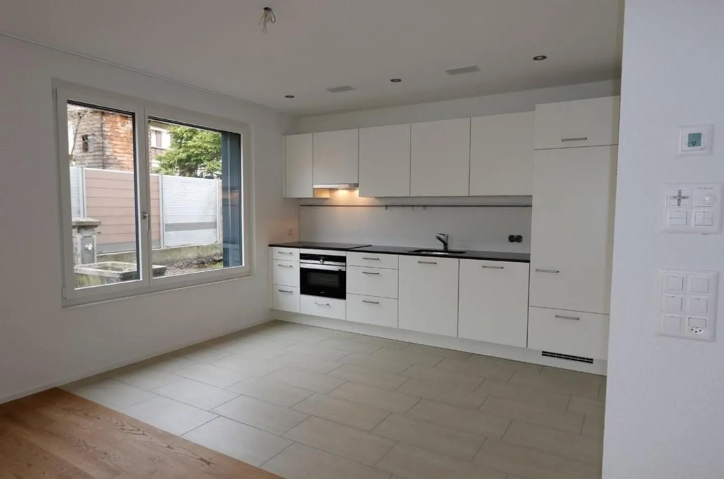 Modern Ground Floor Apartment in a Central Location - Photo 3 of 9