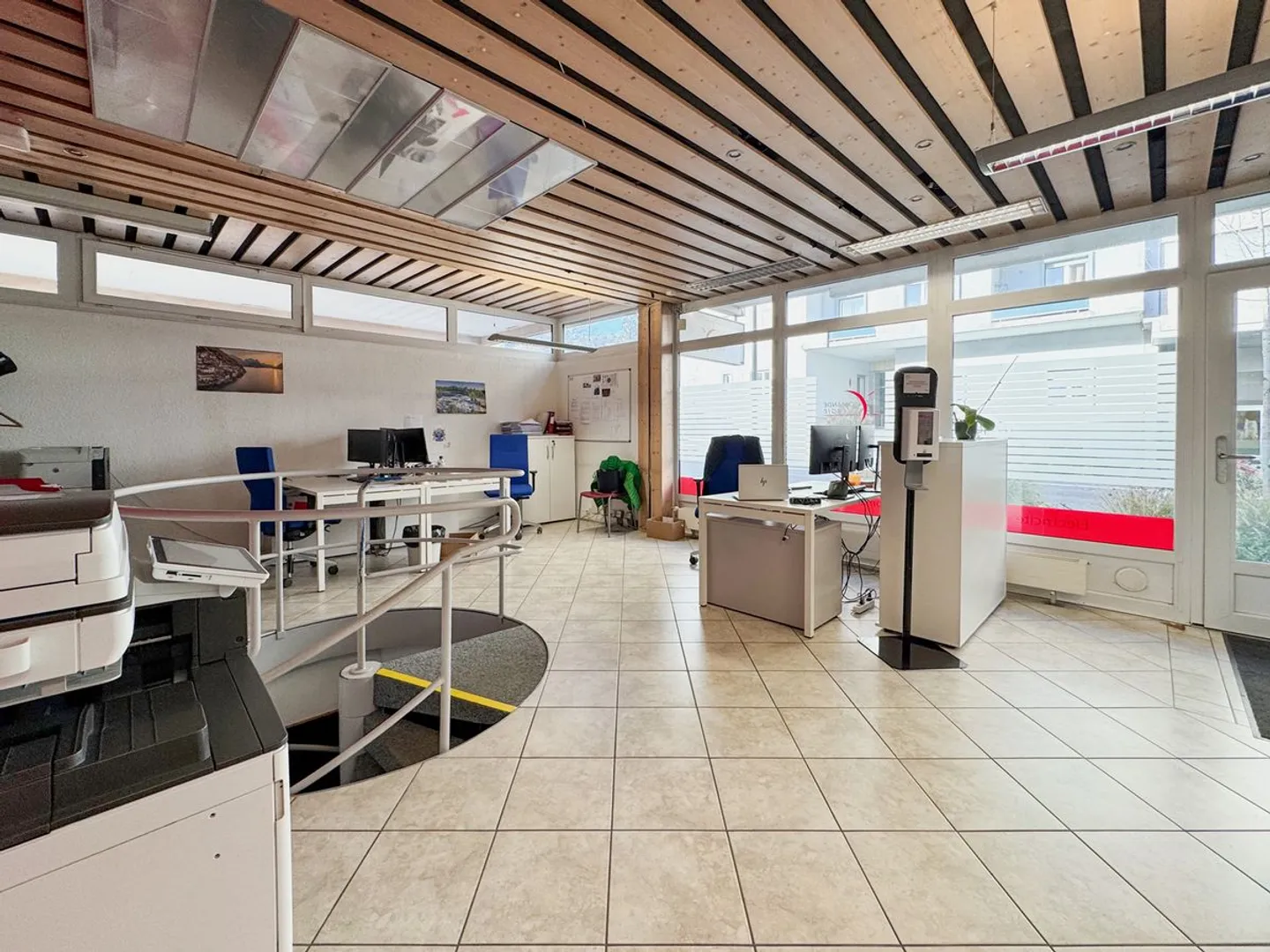 Beautiful commercial spaces near the city center - Photo 1 of 13