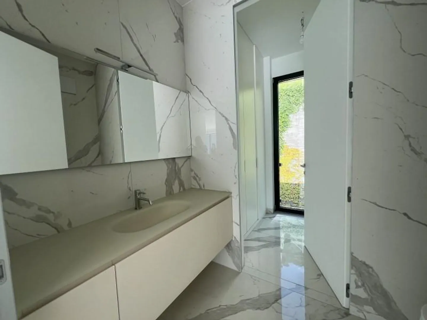 MERAVIGLIOSO ATTICO DI 4.5 LOCALI FRONTE LAGO - Foto 8 di 13