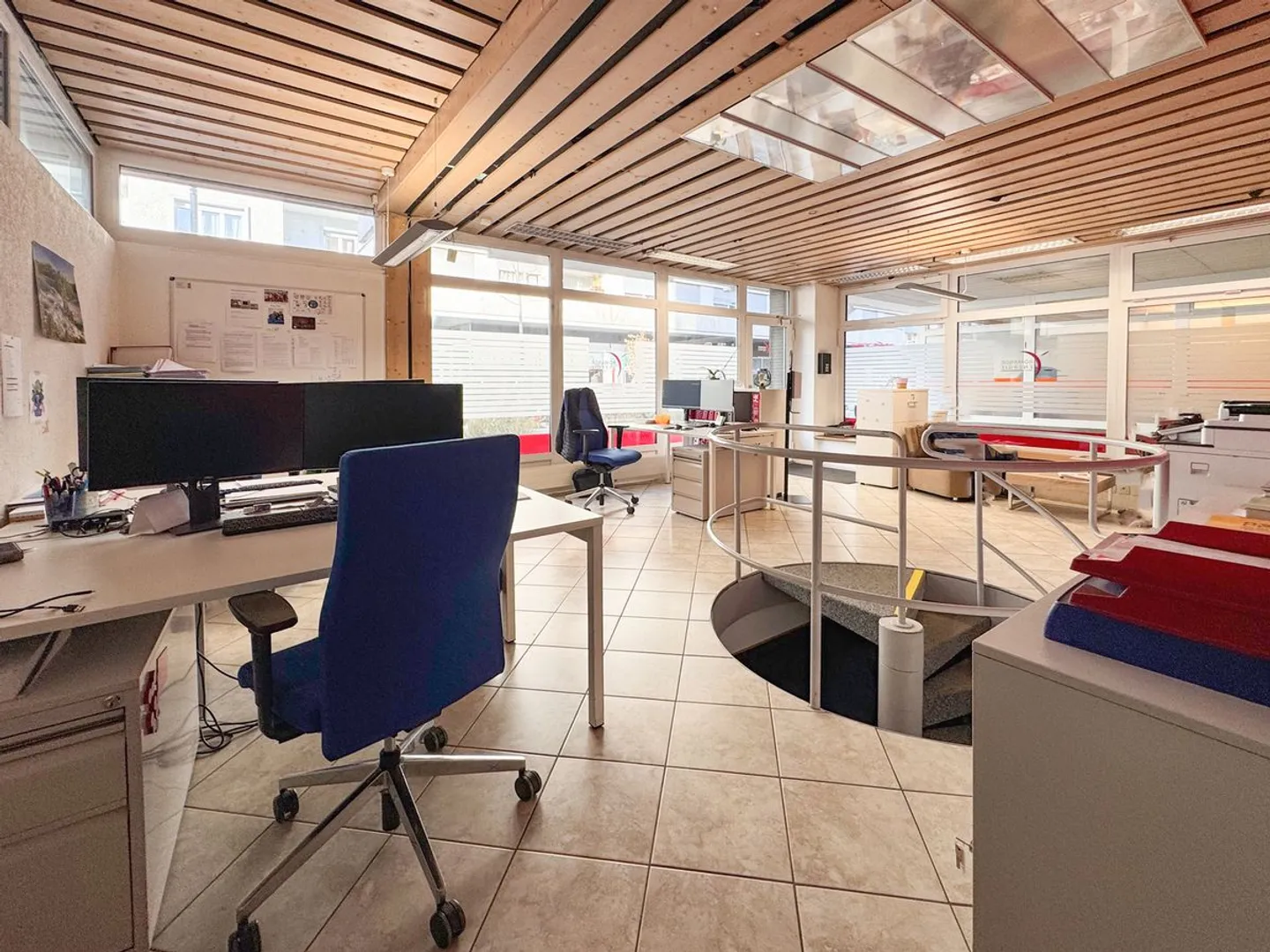 Beautiful commercial spaces near the city center - Photo 3 of 13