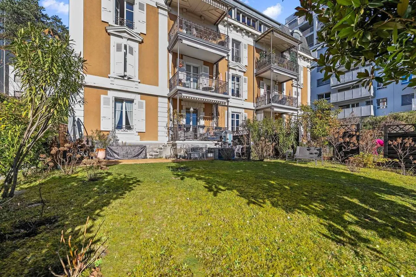 Appartement Charmant avec Jardin Privatif - Photo 2 sur 6