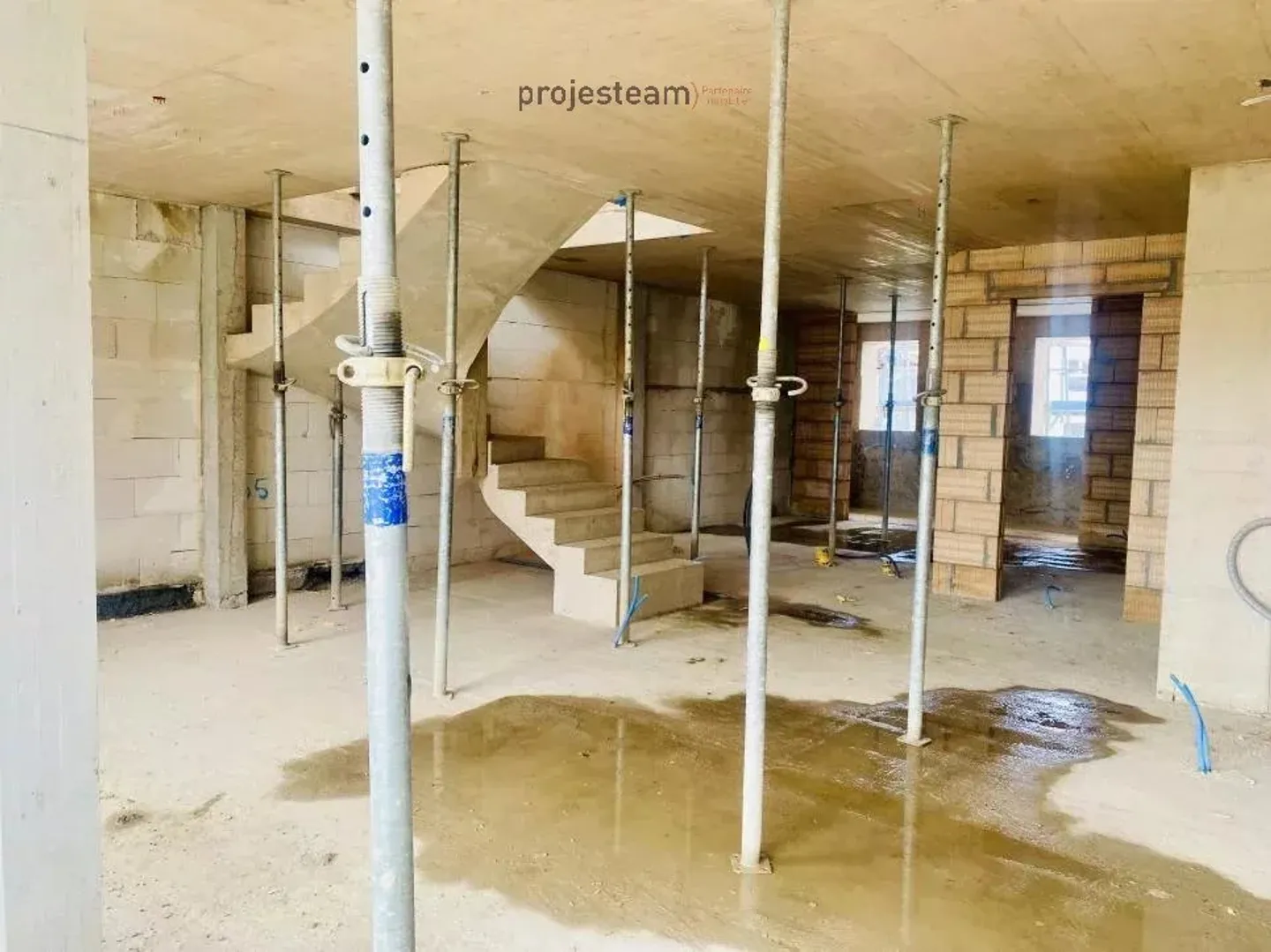 Fattoria in ristrutturazione - Duplex all'ultimo piano con fascino e carattere grazie a soffitti alti doppi - Foto 5 di 11