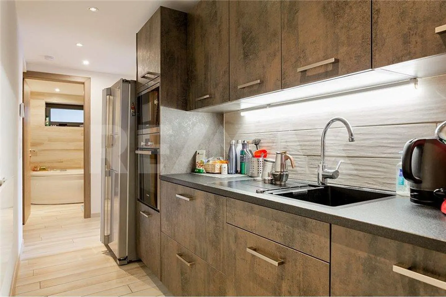 Appartement 3 ½ pièces avec vue sur le lac et piscine - Photo 6 sur 13