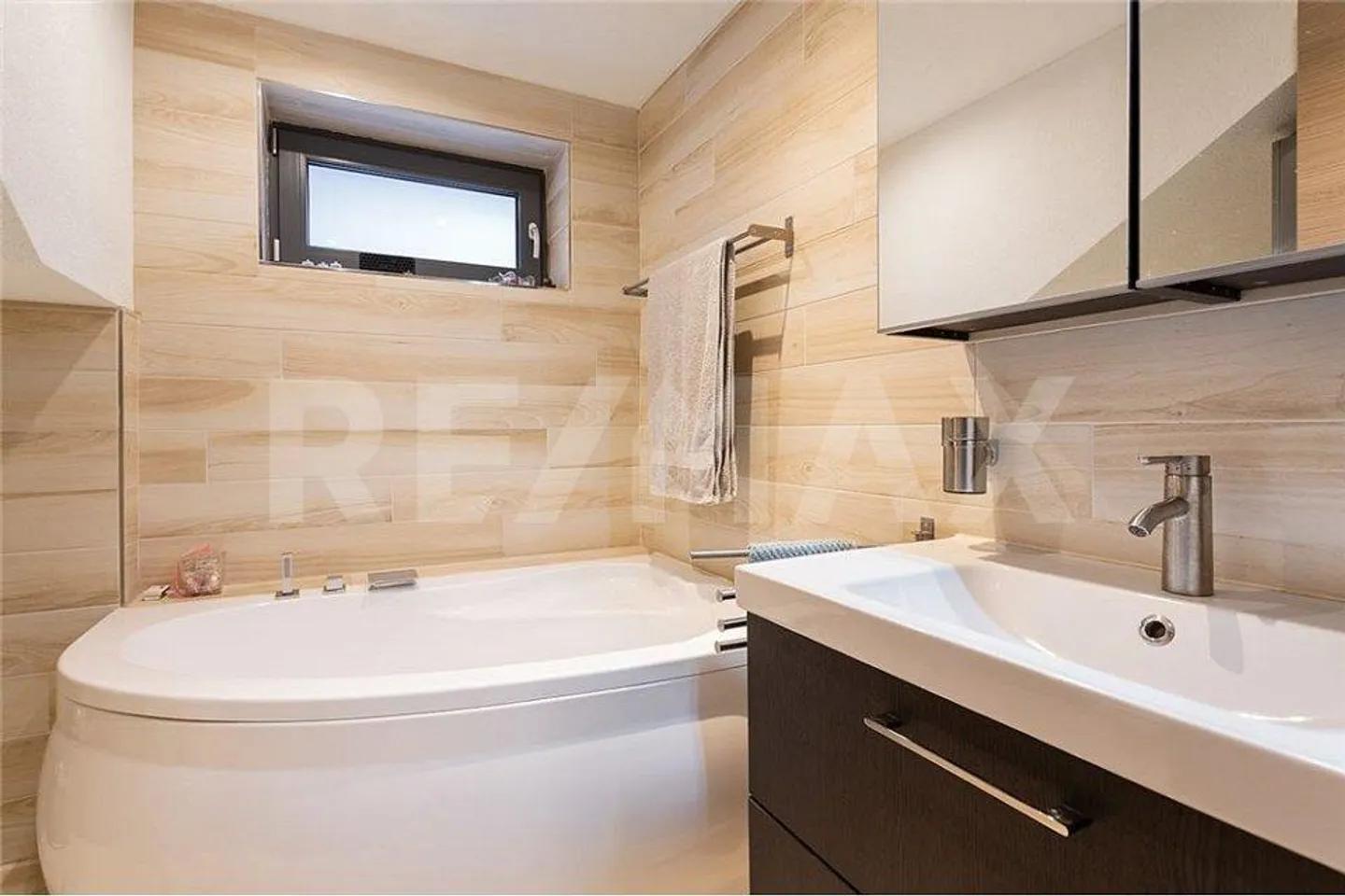 Appartement 3 ½ pièces avec vue sur le lac et piscine - Photo 7 sur 13