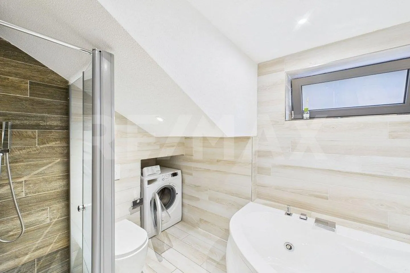 Appartement 3 ½ pièces avec vue sur le lac et piscine - Photo 8 sur 13