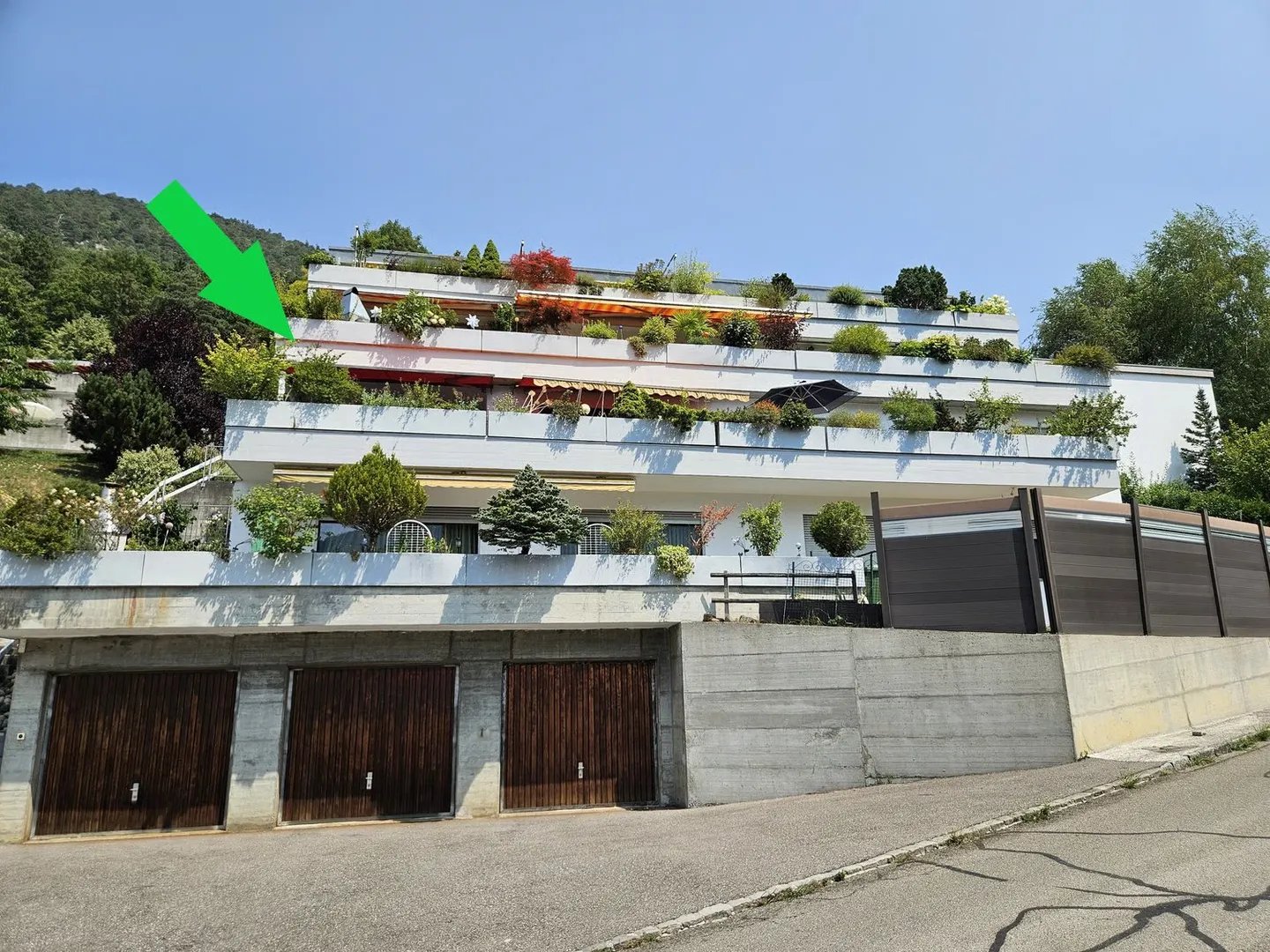 Spacieux appartement-terrasse de 5.5 pièces à Moutier avec vue dégagée, 2 garages - Photo 3 sur 39