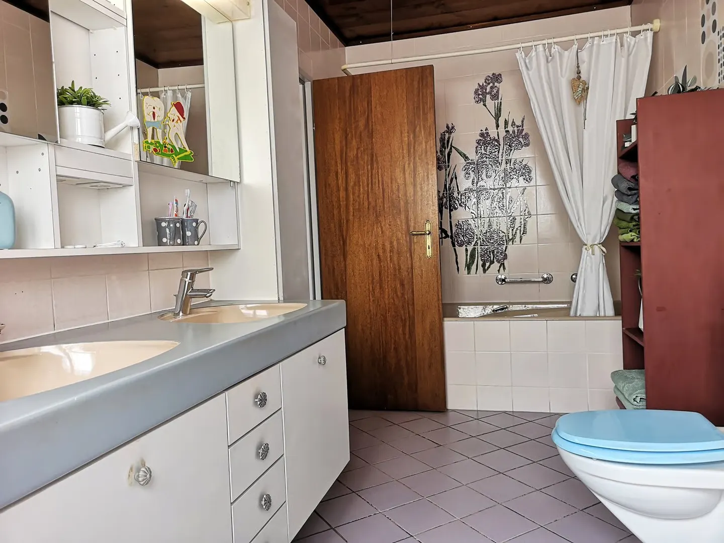Spacieux appartement-terrasse de 5.5 pièces à Moutier avec vue dégagée, 2 garages - Photo 33 sur 39