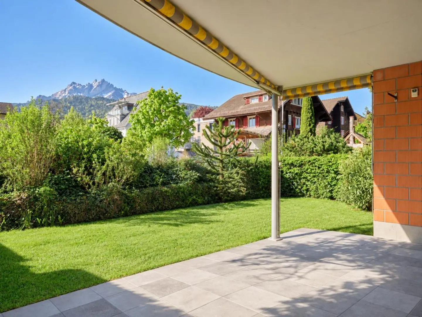 Votre nouveau chez-vous avec jardin et vue sur le Pilatus - Photo 1 sur 13