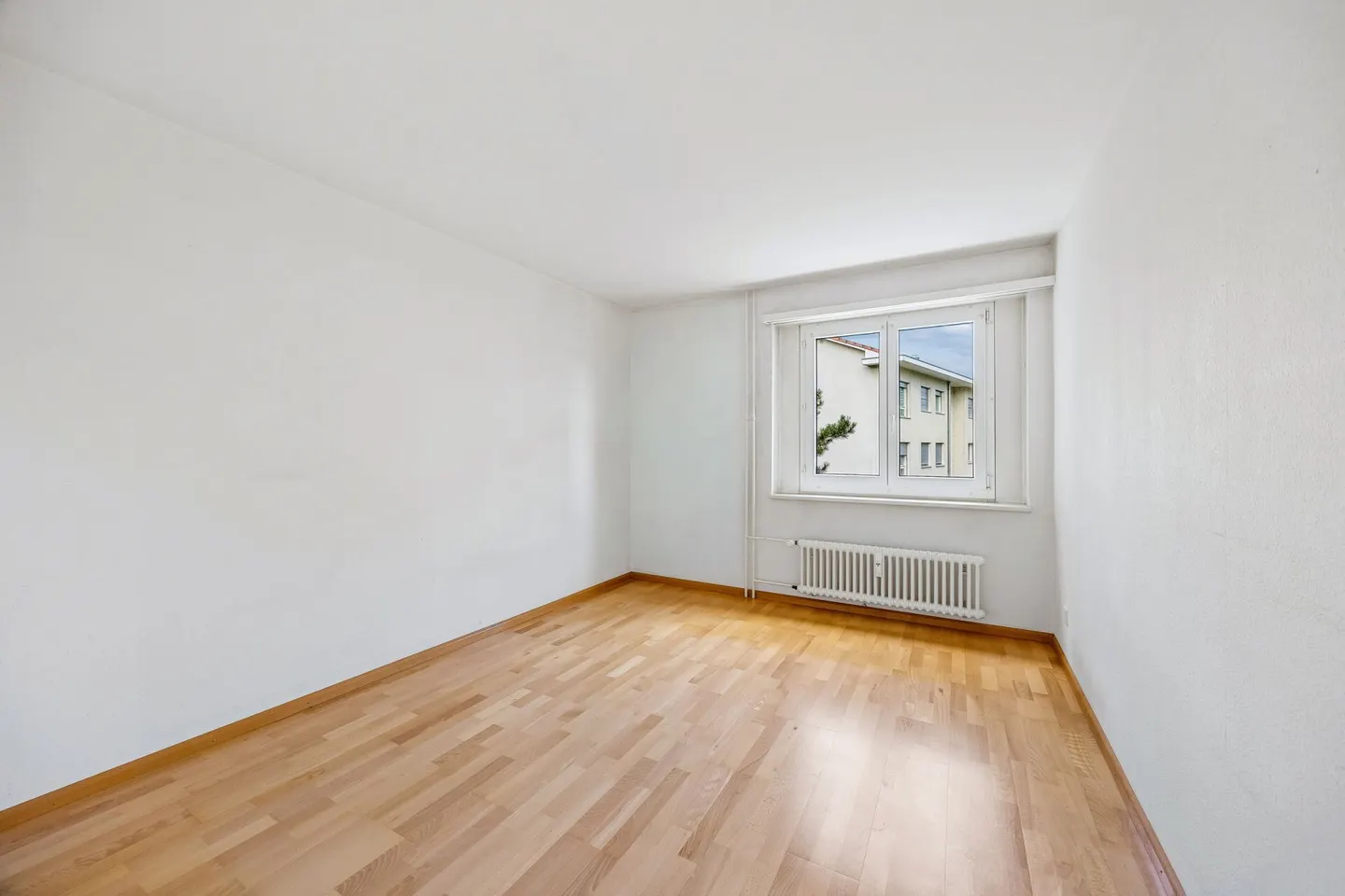 Perfect for Commuters: Quiet 3.5-Room Apartment Near Train Station - Photo 6 of 16