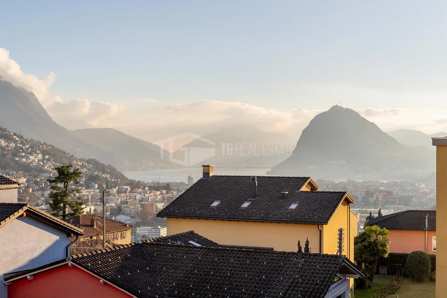 Modern penthouse with 4.5 rooms and lake view - Photo 1 of 13