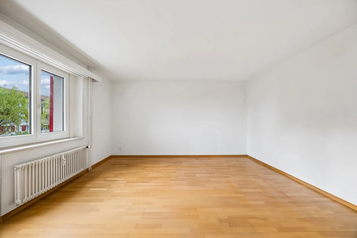 Perfect for Commuters: Quiet 3.5-Room Apartment Near Train Station - Photo 4 of 16
