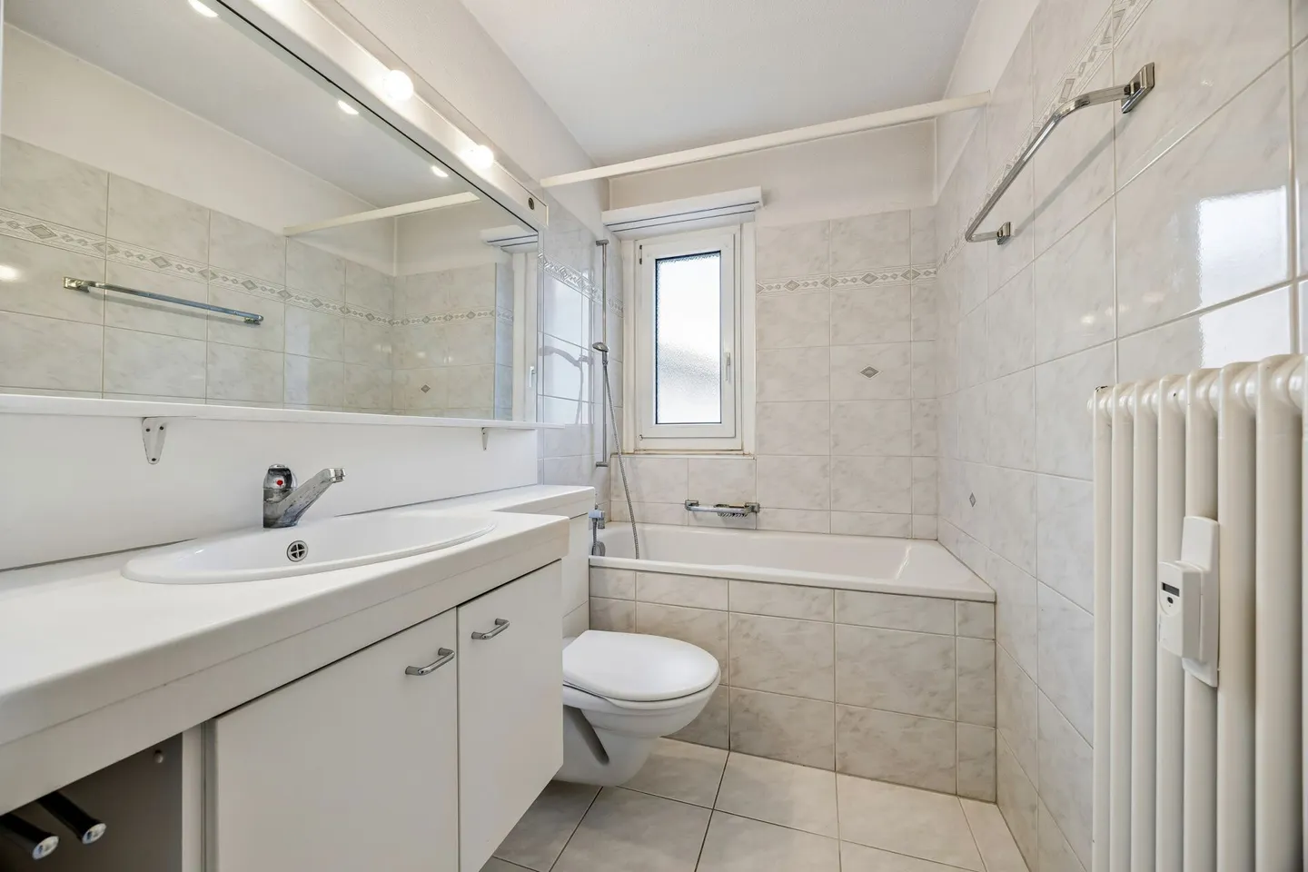 Perfect for Commuters: Quiet 3.5-Room Apartment Near Train Station - Photo 11 of 16