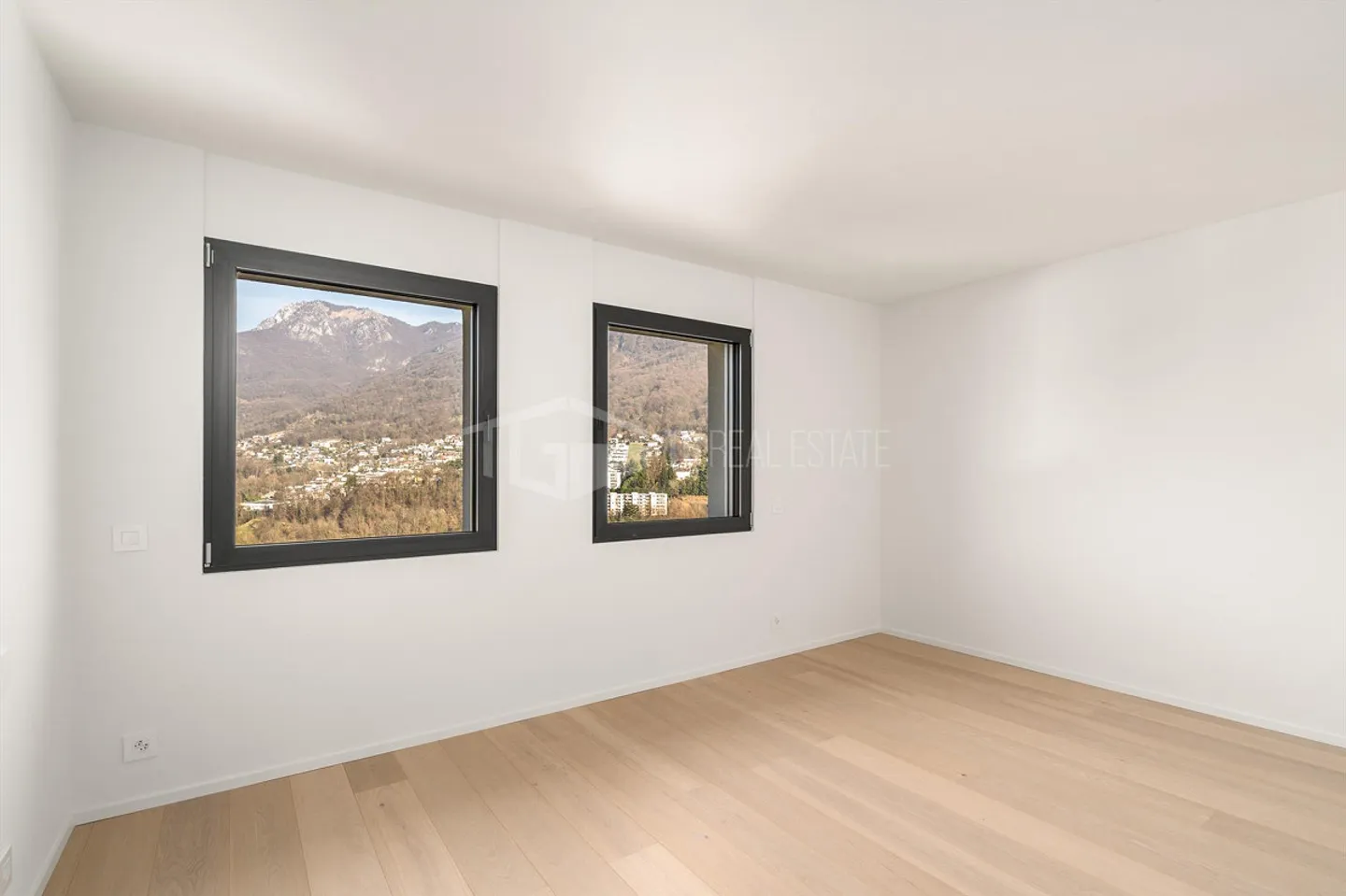 Modern penthouse with 4.5 rooms and lake view - Photo 12 of 13