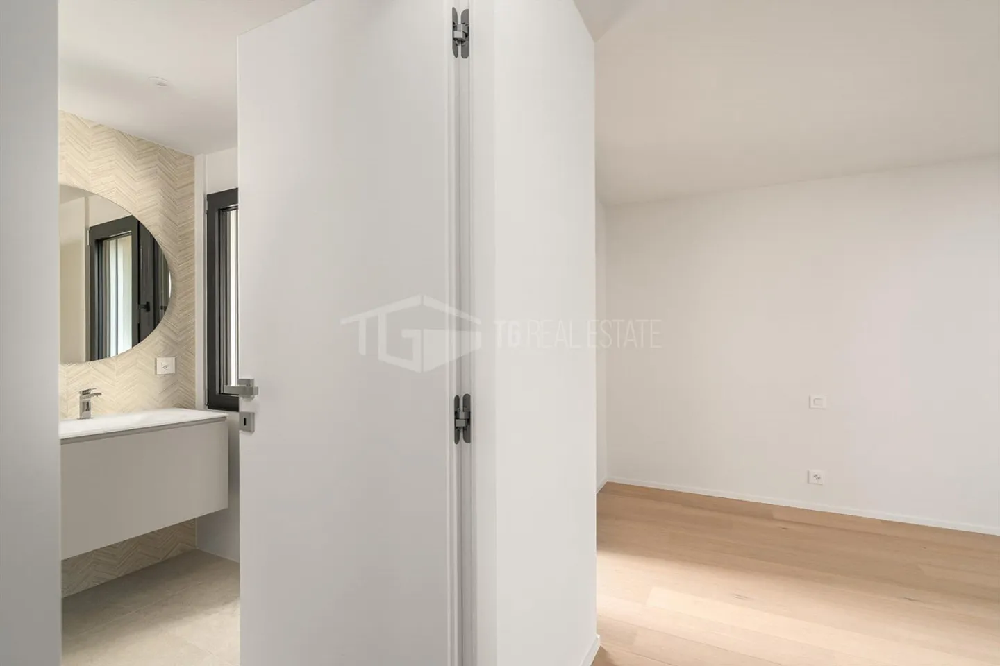 Modern penthouse with 4.5 rooms and lake view - Photo 13 of 13