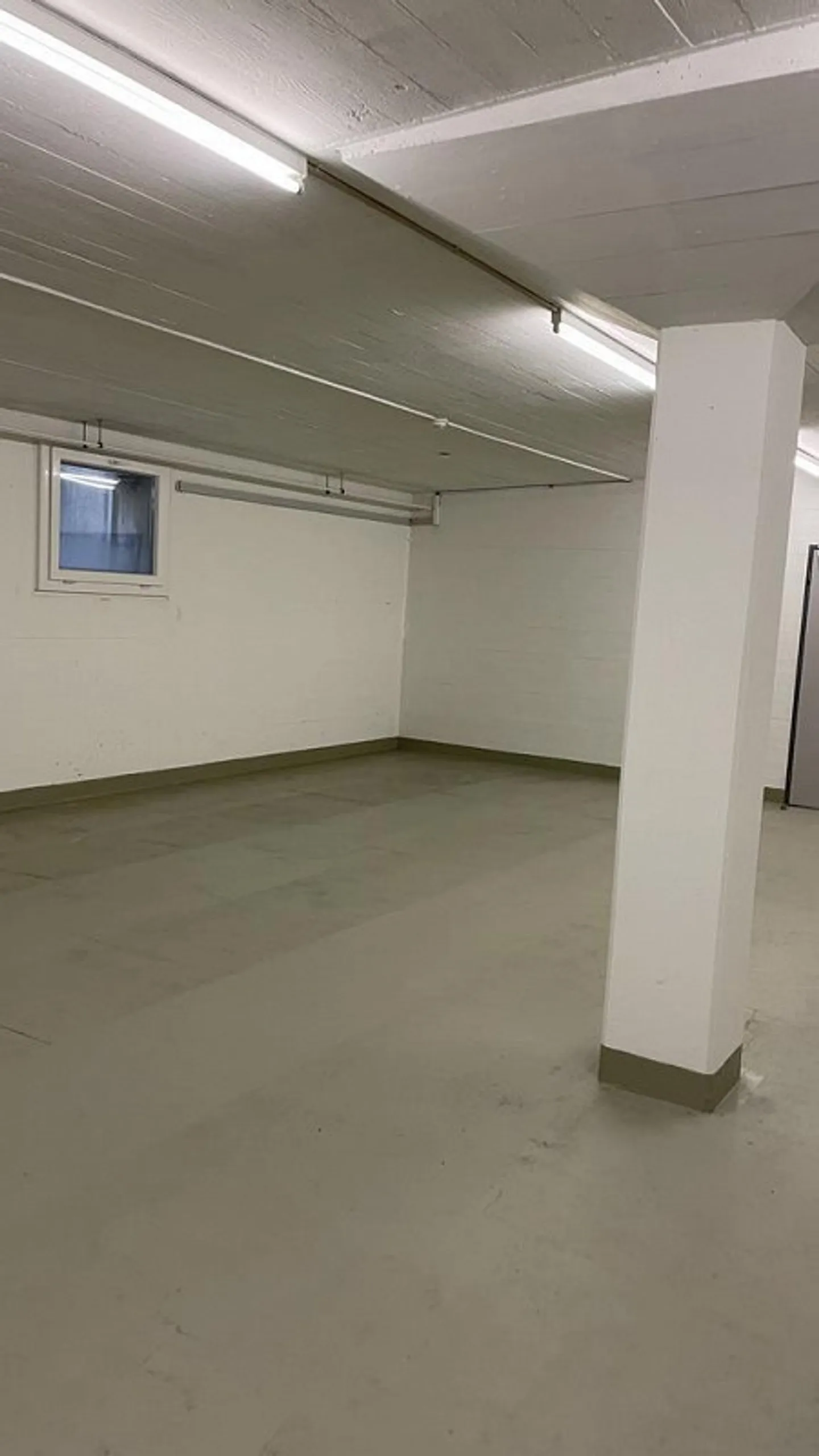 Magazzino di 112m2 a Zurigo-Ovest - Foto 2 di 3