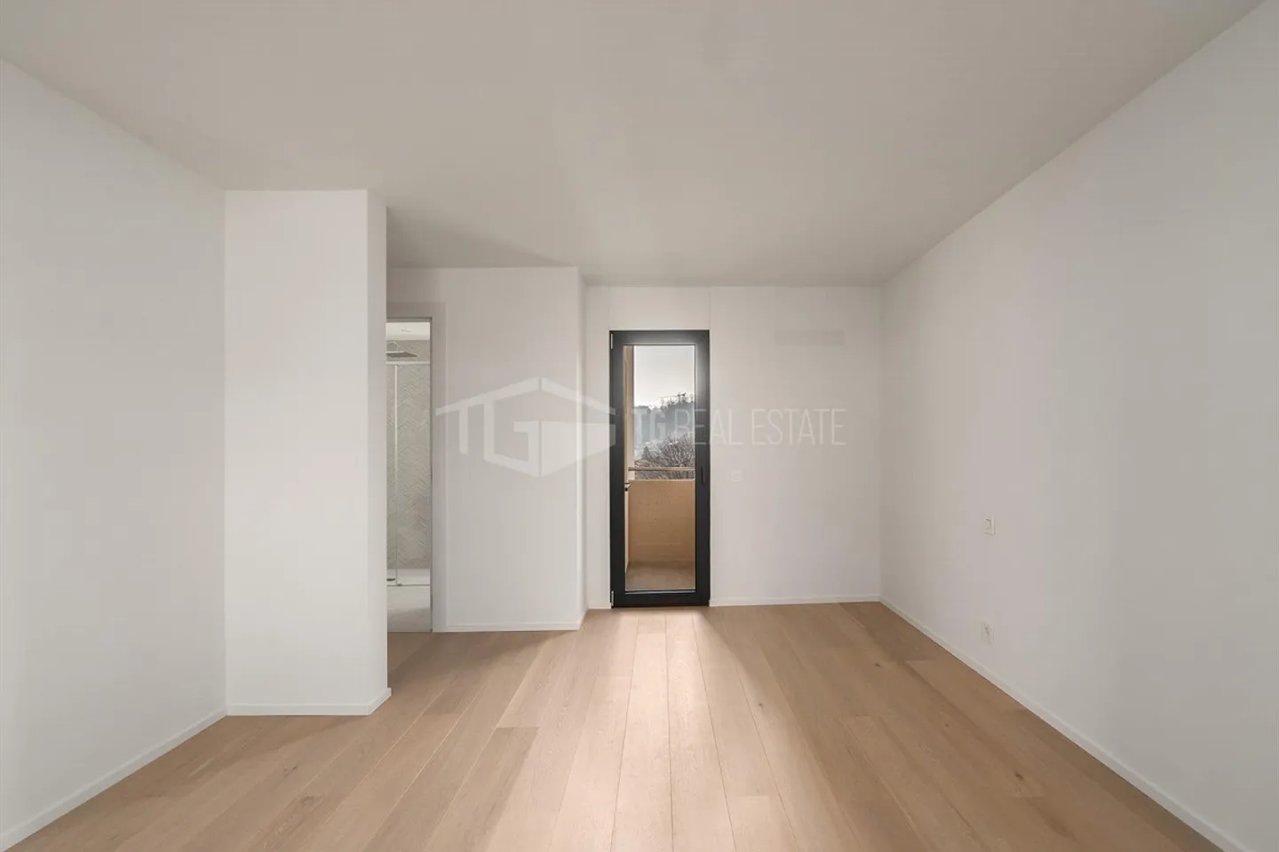 Modern penthouse with 4.5 rooms and lake view - Photo 10 of 13