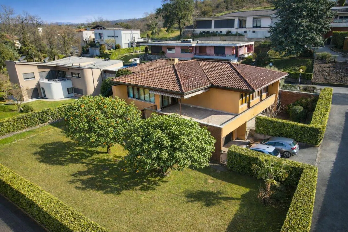 Belle villa avec grand jardin à Villa Foresta - Photo 1 sur 18