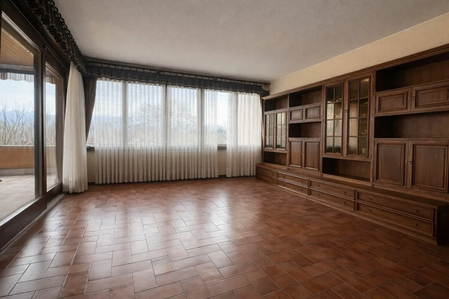 Belle villa avec grand jardin à Villa Foresta - Photo 4 sur 18