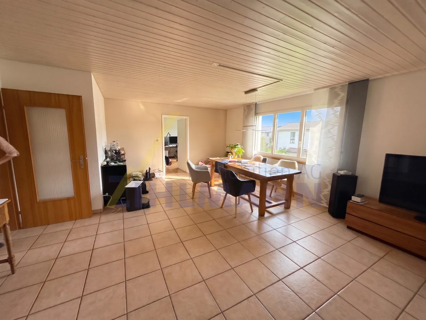 Charming 6.5-room single-family house with separate apartment - Photo 8 of 17