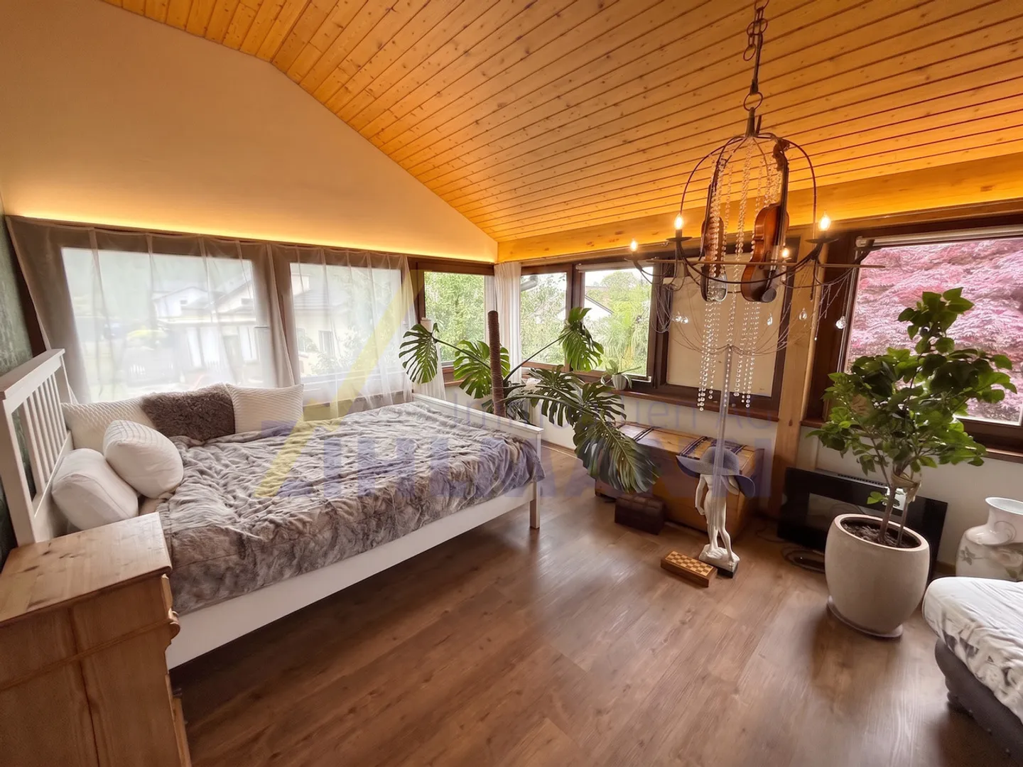 Charming 6.5-room single-family house with separate apartment - Photo 9 of 17
