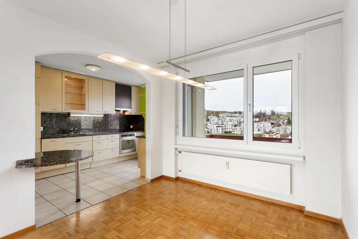 Votre nouveau chez-vous : Appartement penthouse élégant avec vue - Photo 4 sur 8
