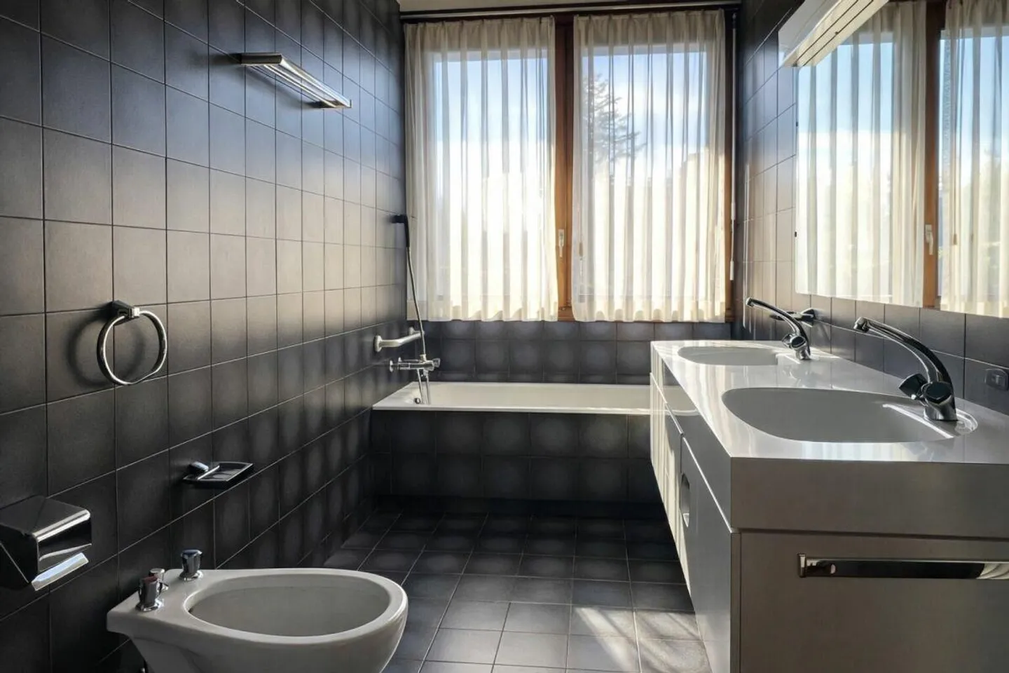 Belle villa avec grand jardin à Villa Foresta - Photo 15 sur 18