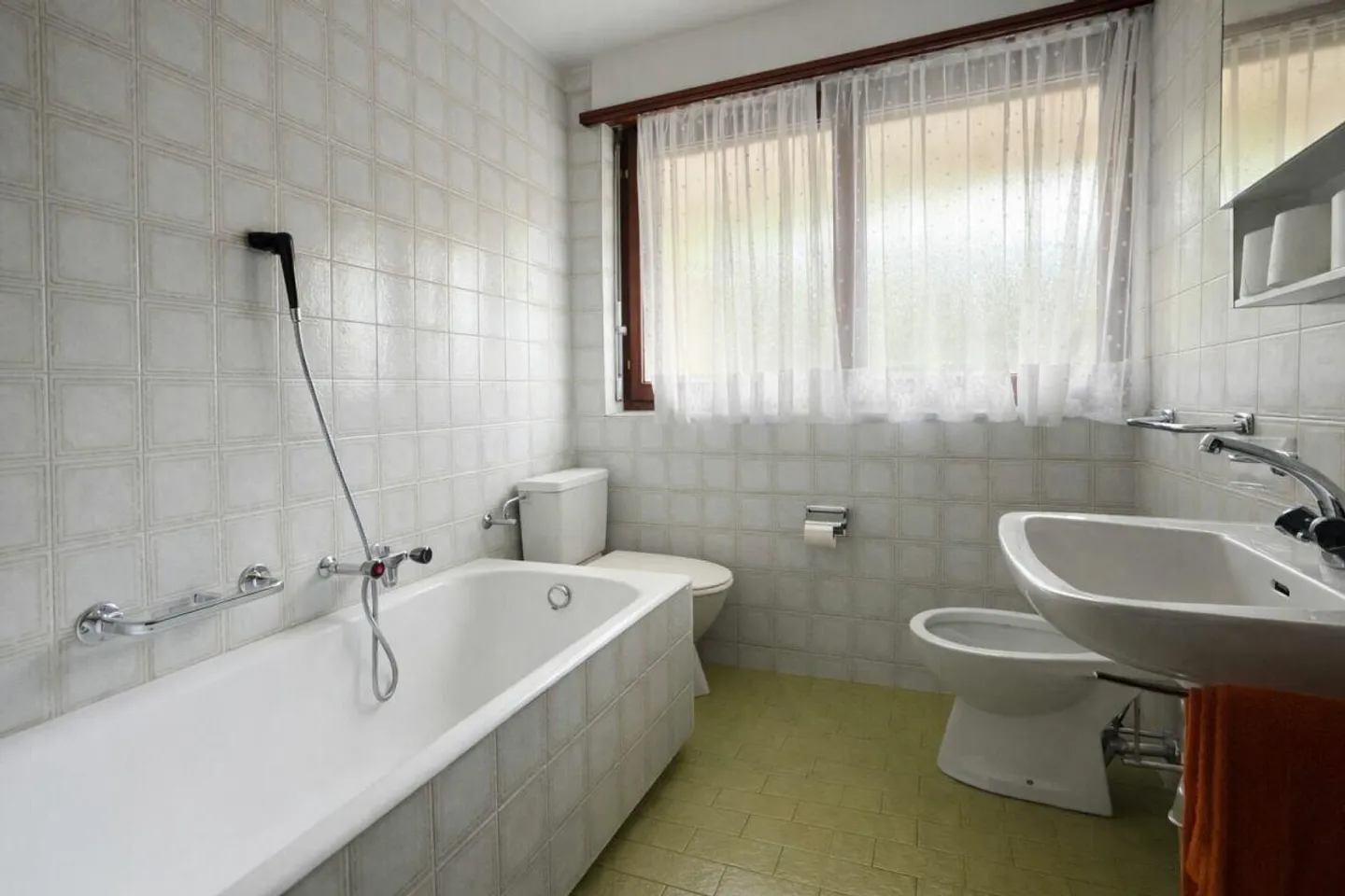 Belle villa avec grand jardin à Villa Foresta - Photo 16 sur 18