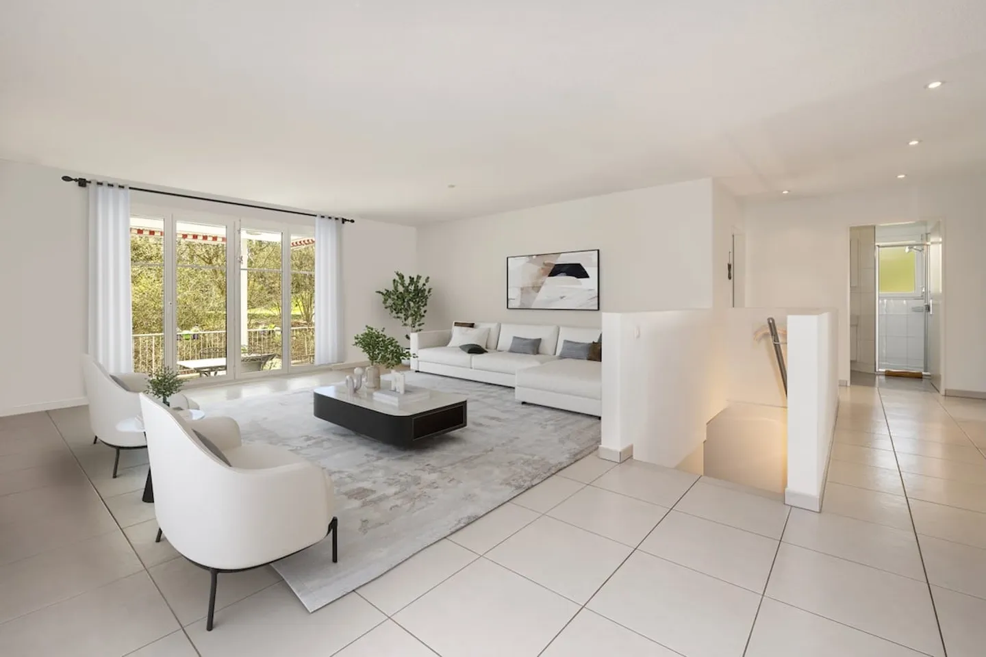 Ampio appartamento di 5,5 stanze con area giardino soleggiata e posto auto in garage incluso - Foto 1 di 13
