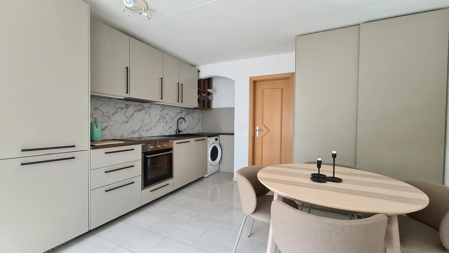 Charming 1 Room Apartment with Spectacular View in Feusisberg - Photo 2 of 17