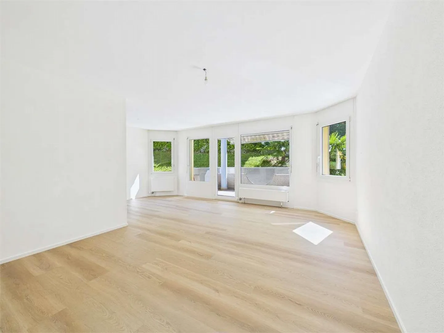 Spektakuläre 2,5 Zimmer komplett renoviert - Foto 1 von 9