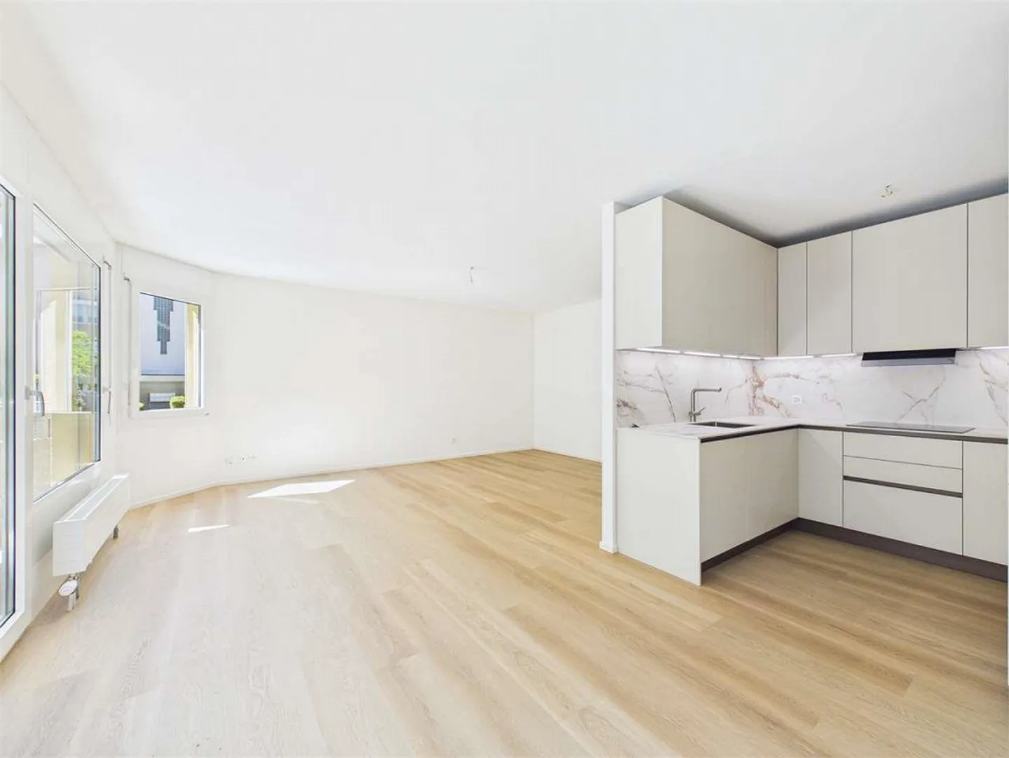 Spektakuläre 2,5 Zimmer komplett renoviert - Foto 2 von 9