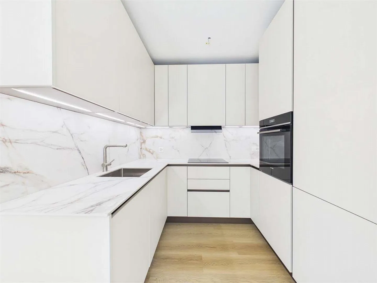 Spektakuläre 2,5 Zimmer komplett renoviert - Foto 3 von 9