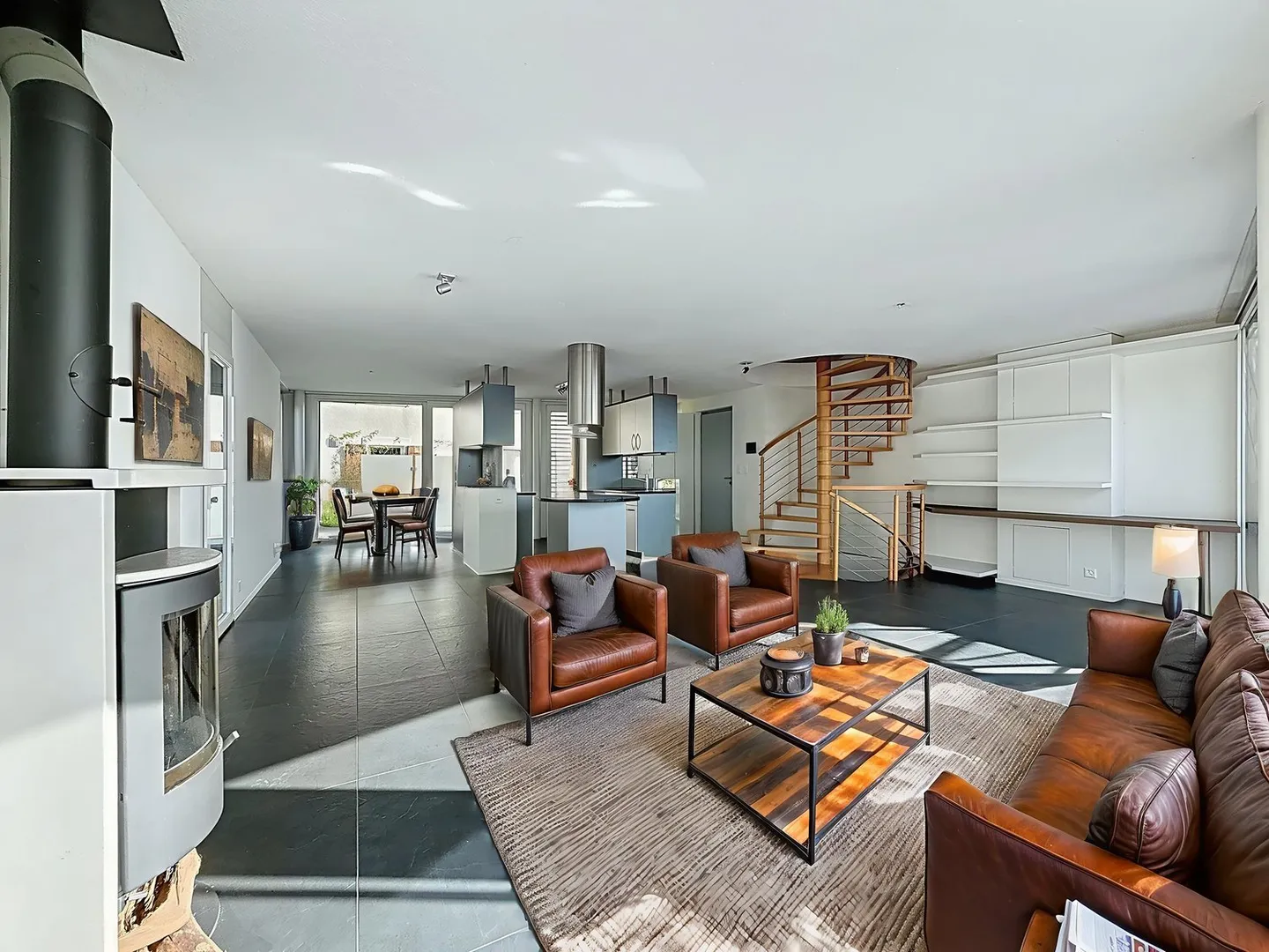 Das perfekte Gleichgewicht zwischen Komfort, Natur und Moderne in Saint-Blaise - Villa mit 5,5 Zimmern - Foto 1 von 14