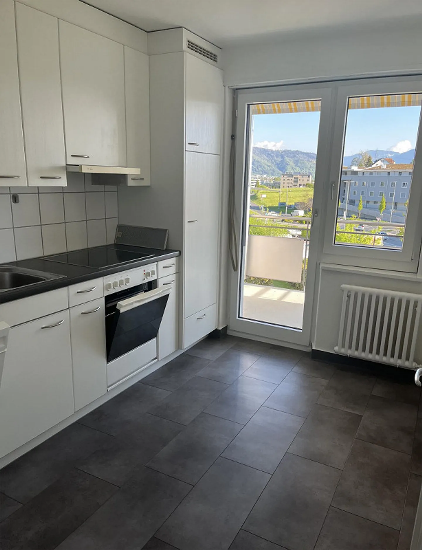 Gemütliche 3-Zimmerwohnung mitten in Steinhausen - Foto 2 von 7