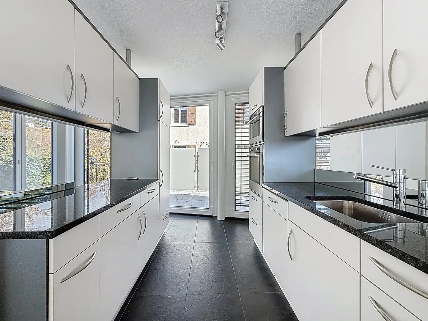 Das perfekte Gleichgewicht zwischen Komfort, Natur und Moderne in Saint-Blaise - Villa mit 5,5 Zimmern - Foto 4 von 14