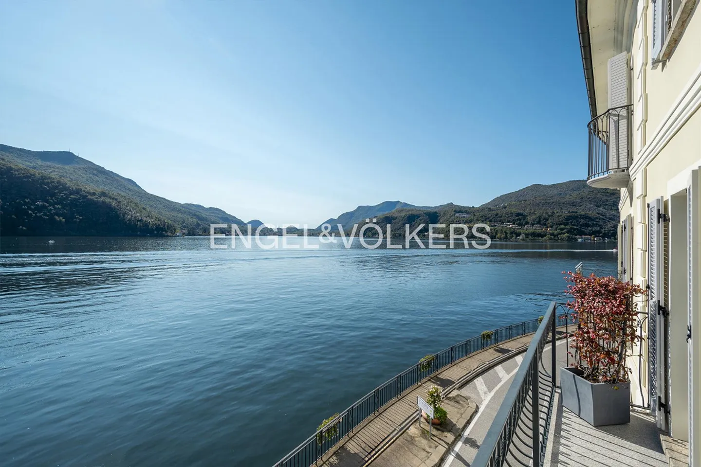 Rifugio invitante sul Lago di Lugano: eleganza e serenità a Morcote - Foto 1 di 14