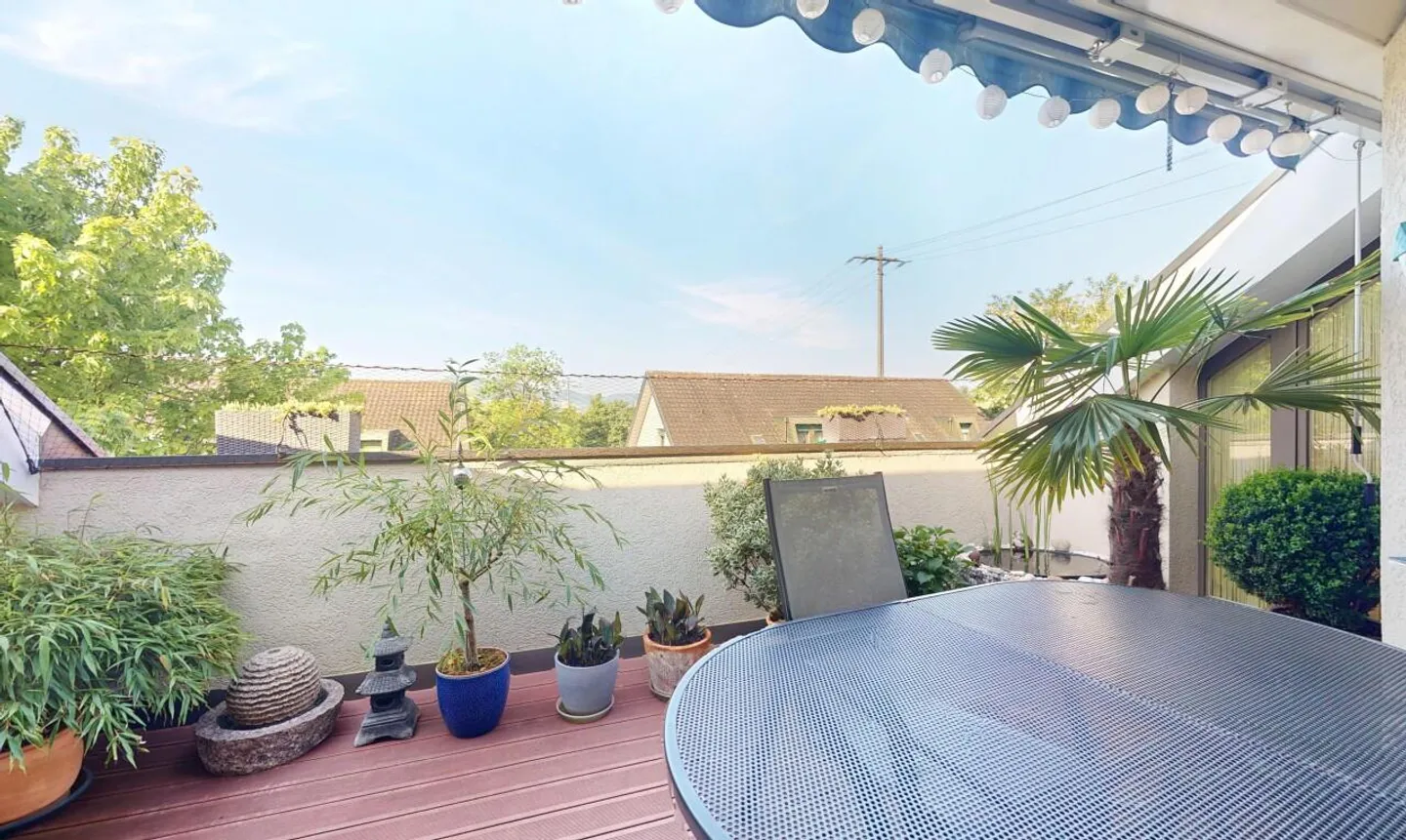 Spacious Penthouse Apartment with Balcony, View & Plenty of Light - Photo 7 of 13