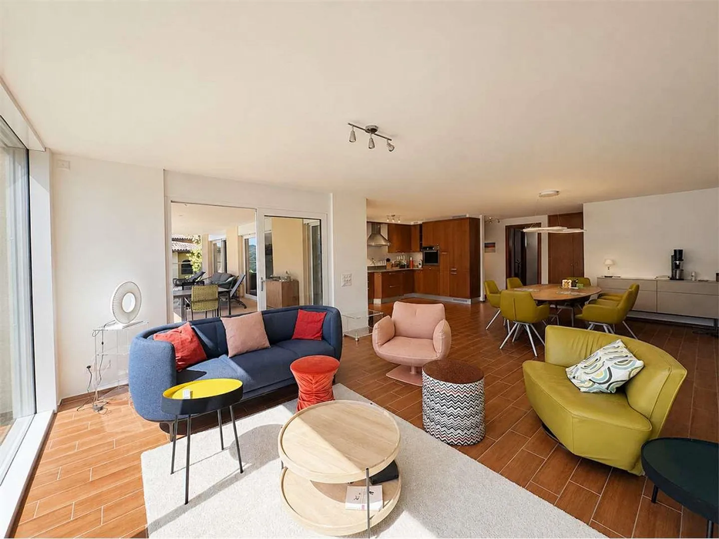 Penthouse avec grande terrasse et vue sur le lac - Photo 4 sur 13
