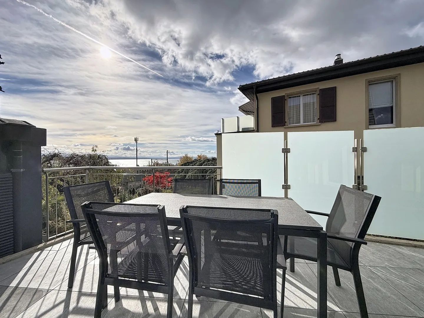 Das perfekte Gleichgewicht zwischen Komfort, Natur und Moderne in Saint-Blaise - Villa mit 5,5 Zimmern - Foto 12 von 14